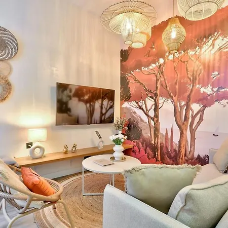 Paradise In The Center Of - Le Marais *